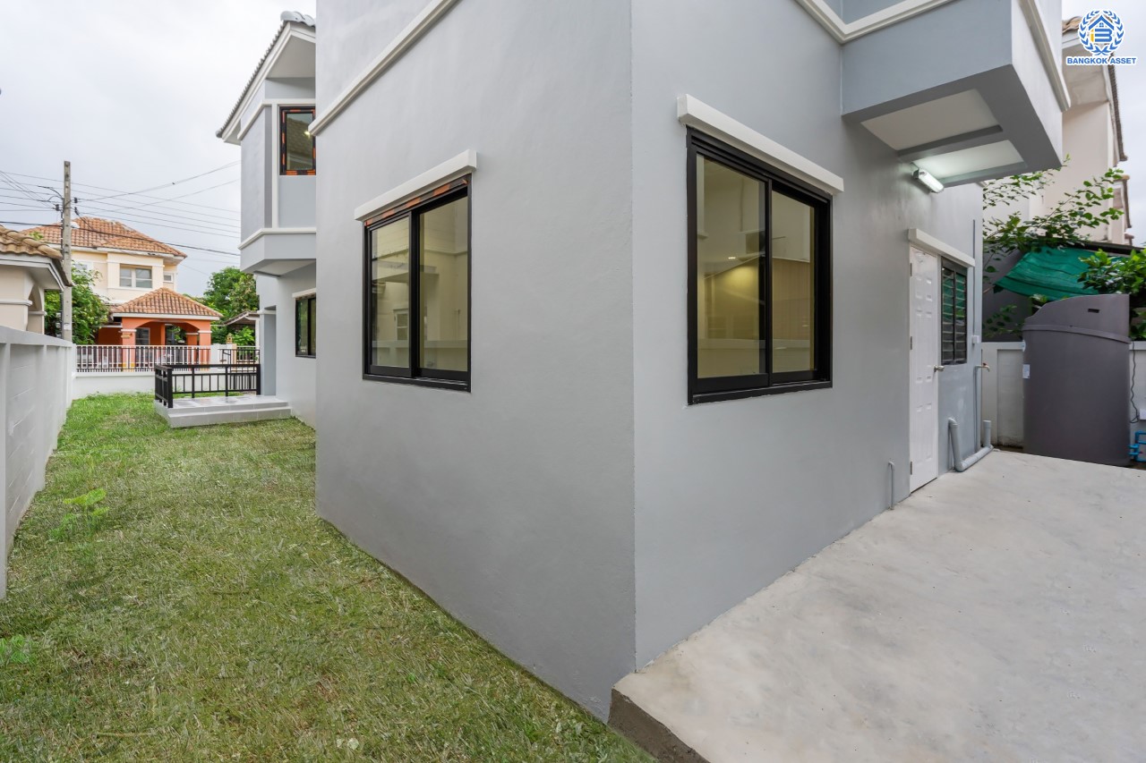 บ้านมือสองตกแต่งใหม่ ม.เศรณีลากูน วัดลาดปลาดุก ตอบโจทย์ทุกการใช้ชีวิต เนื้อที่ 50 ตร.ว. ฟังก์ชัน 3 ห้องนอน 3 ห้องน้ำ ทำเลเดินทางง่าย สะดวกสบายใกล้รถไฟฟ้าสายสีม่วง "สถานีคลองบางไผ่", ทางด่วน "กาญจนาภิเษก" และห้างสรรพสินค้าเซ็นทรัลเวสต์เกต